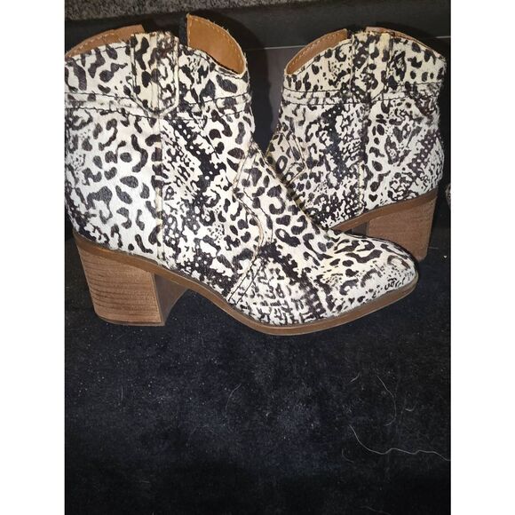 Zodiac Lennon Booties - Picture 4 of 7